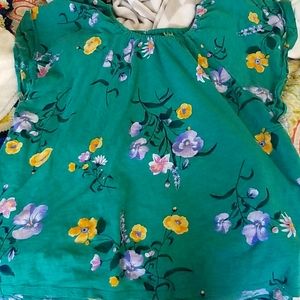 A girl's blouce